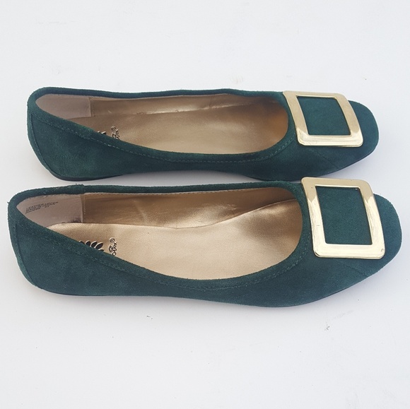 Yellow Box Shoes - Yellow Box Leather Flats 6.5 Gold Buckel Toe NICE!